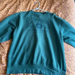 Men’s green sweatshirt